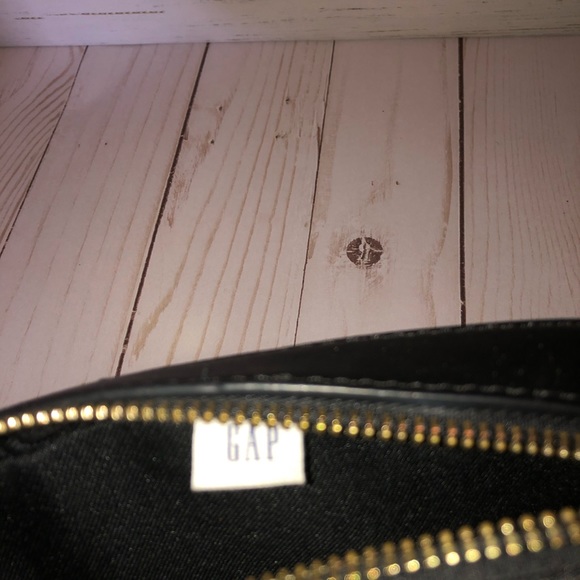 Small Gap Crossbody purse - Picture 2 of 2